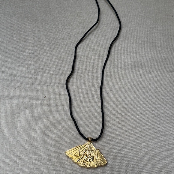 Vintage Celia Sebiri Gold Fan Locket Pendant Necklace on Cord - Picture 11 of 11